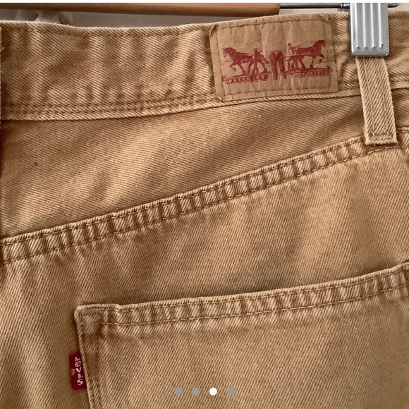 Levi’s high waisted denim shorts - Picture 3 of 4